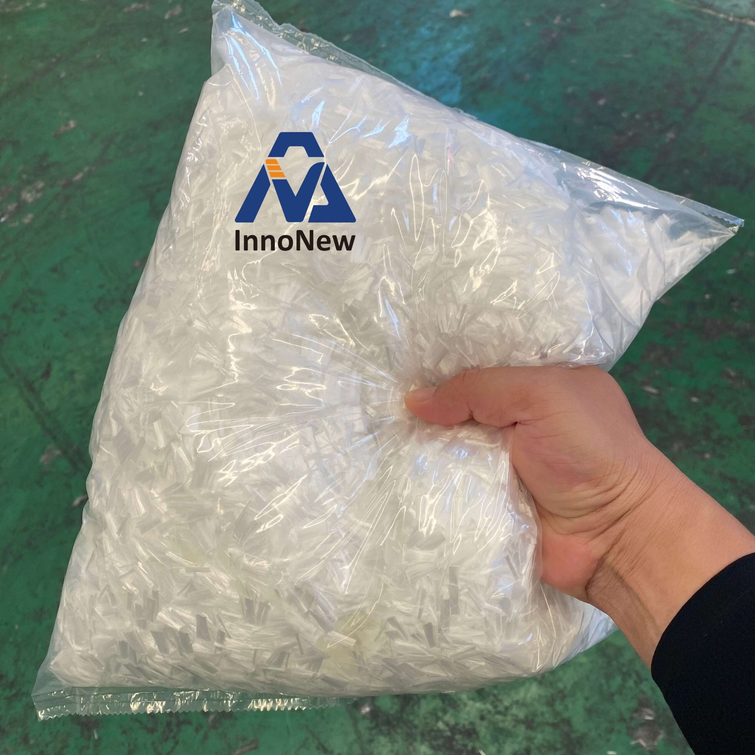 Polypropylene Fiber for Concrete in Vietnam – Anti-Crack Reinforcement for Industrial Flooring and Tropical Climate Construction 1 Detailed demonstration of PP fiber reinforcing concrete mix matrix to prevent early-age plastic shrinkage cracking.